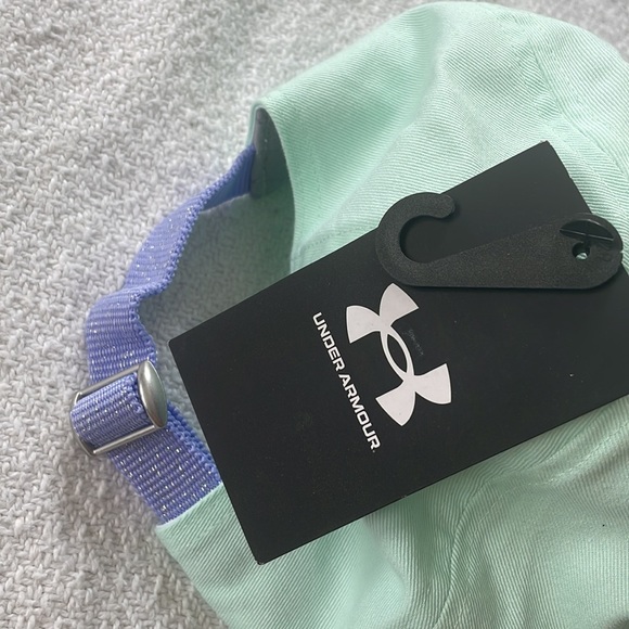 Mint green under armour baseball cap been used few times excellent condition - Picture 2 of 2